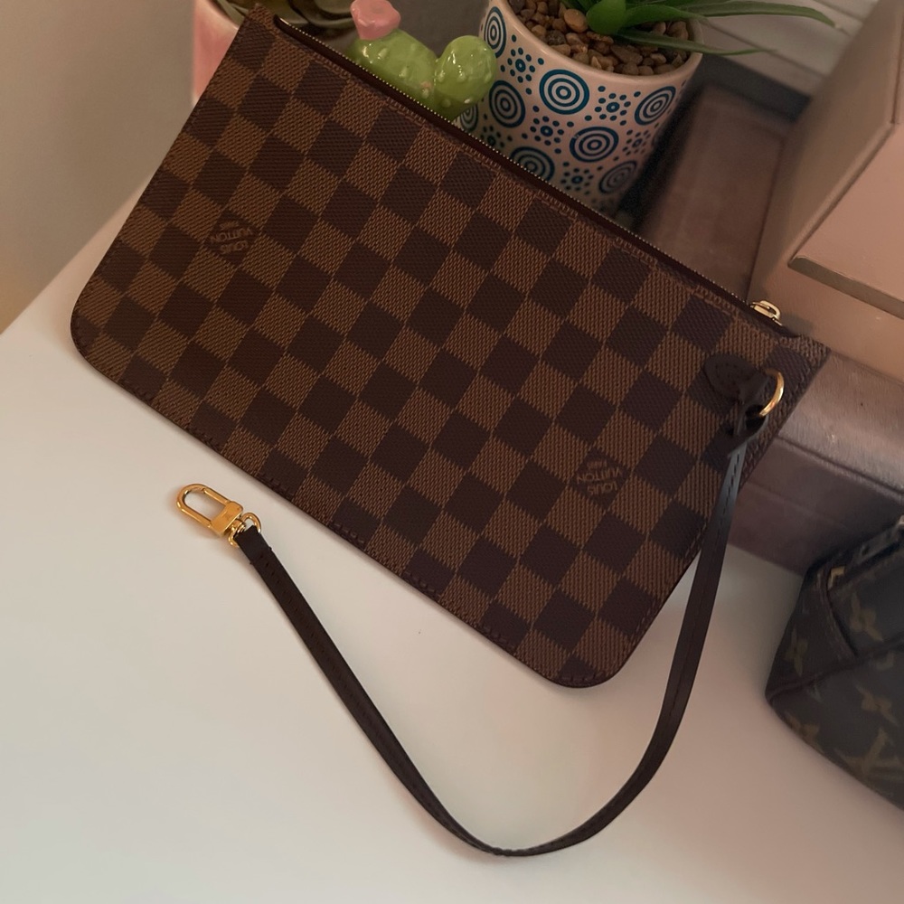 SOLD ‼️‼️Louis Vuitton Pouch